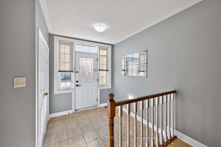 Property Photo: 8 Hartnell Square ON L6S 5W7
