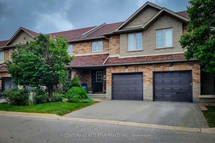 Property Photo:  18 Cedar Street 19  ON L3M 5M7 