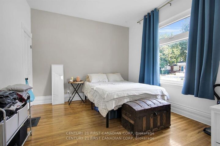Property Photo:  453 Quebec Street  ON N5W 3Y4