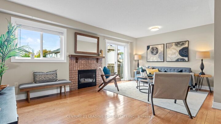 Photo de la propriété: 330 Sparrow Circle ON L1V 6Y3