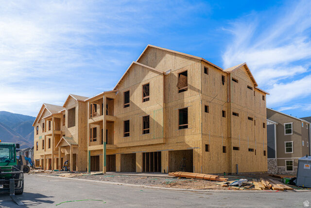 Property Photo:  4662 S Poplar Way Q202  UT 84664 