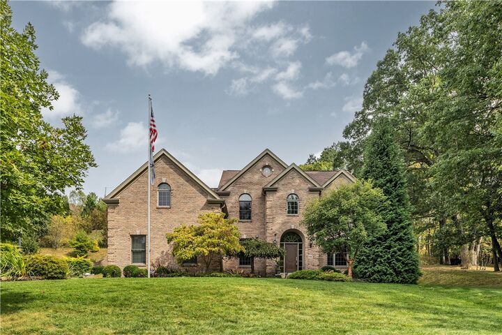 110 Merlin Dr  Peters Twp PA 15317 photo