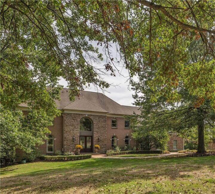 Property Photo: 109 Lakeland Dr PA 16046