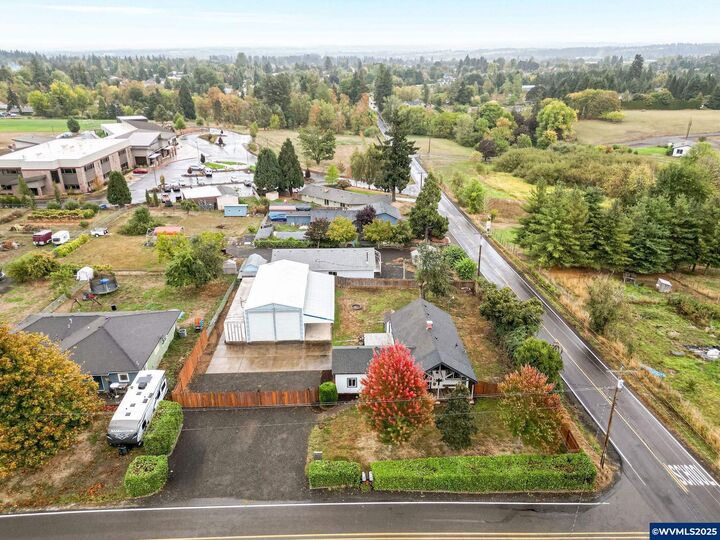 Property Photo: 810 Northwood Dr NE OR 97317