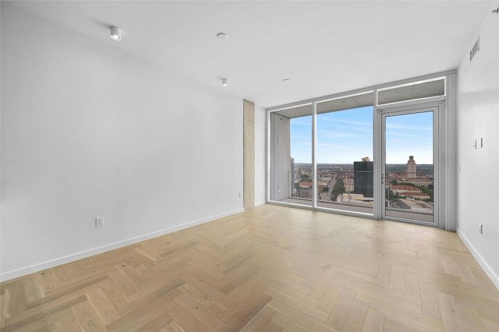Property Photo: 313 W 17th Street 1702 TX 78701