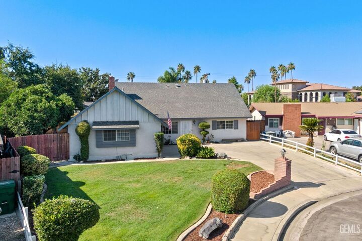 Property Photo: 4117 Erin Court CA 93309