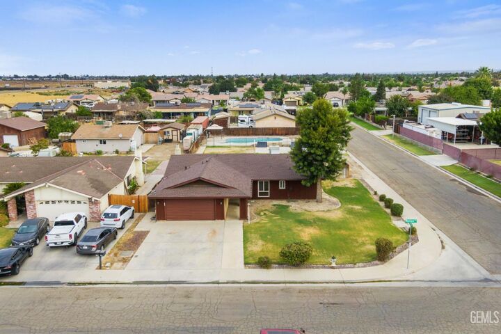 Property Photo: 1200 Monique Avenue CA 93307