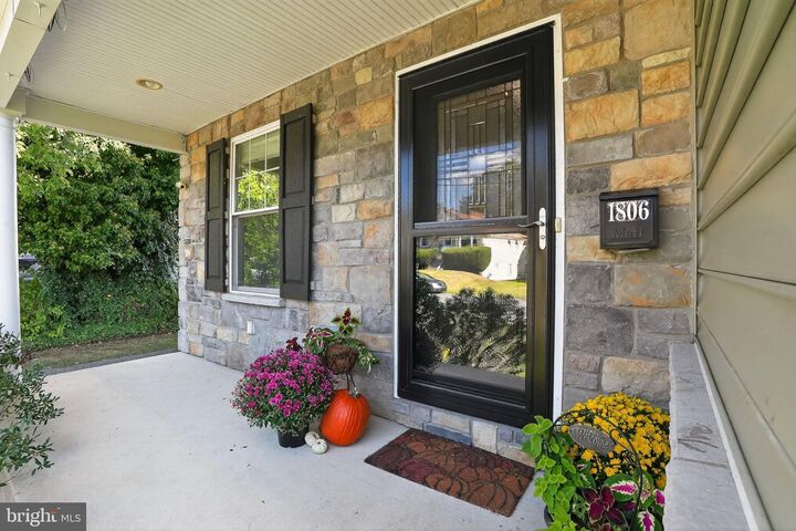 Property Photo: 1806 Unity Terrace PA 19070