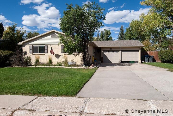 922 Arapaho St  Cheyenne WY 82009 photo