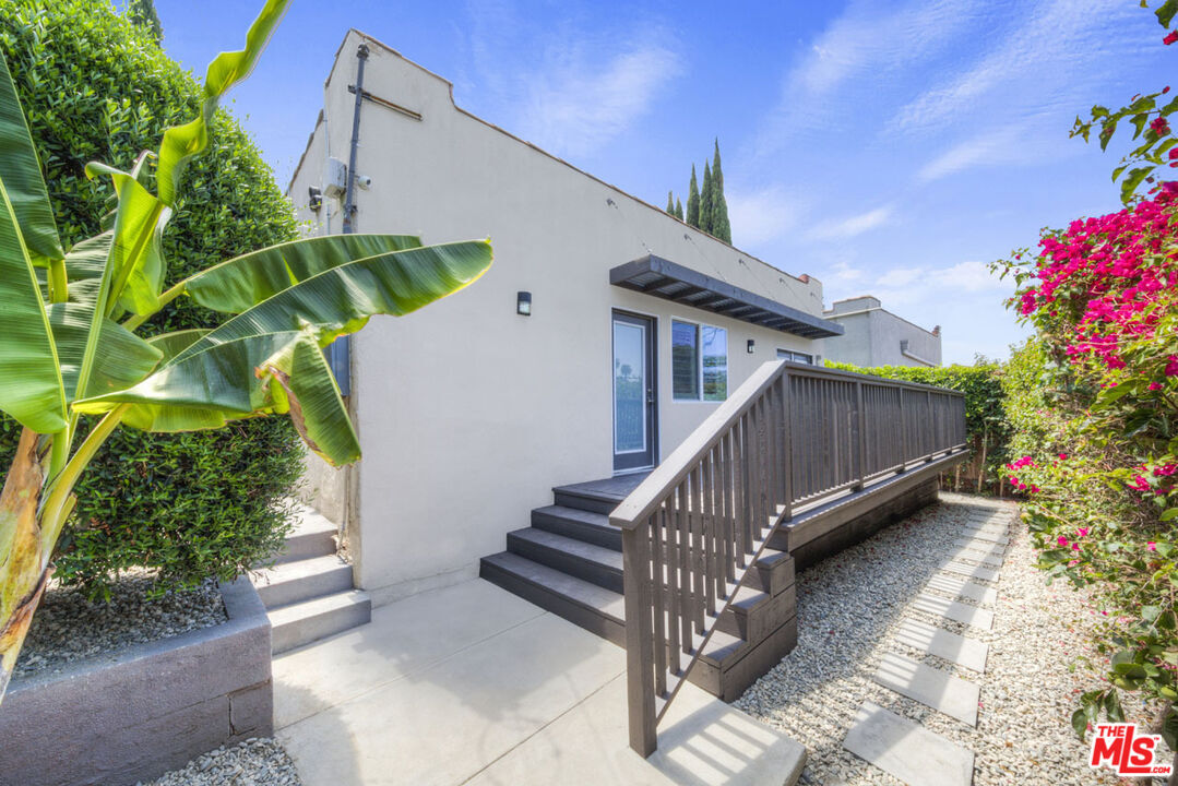 Property Photo: 1806 Ashmore Pl CA 90026