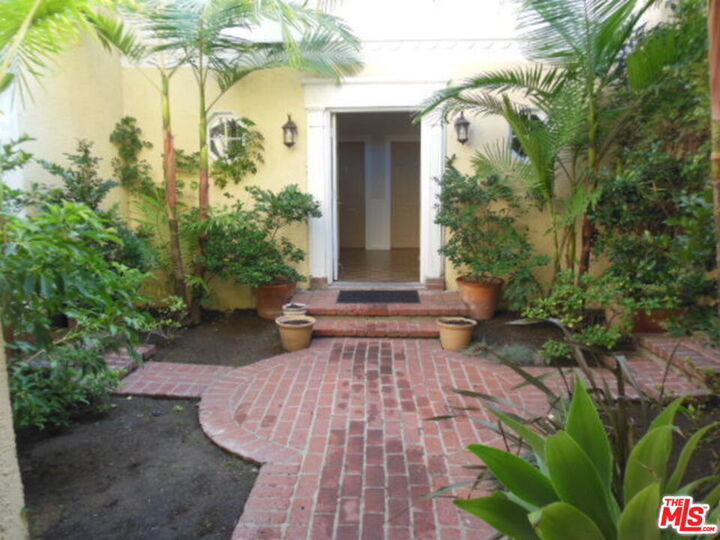 Property Photo: 9066 Shoreham Dr CA 90069