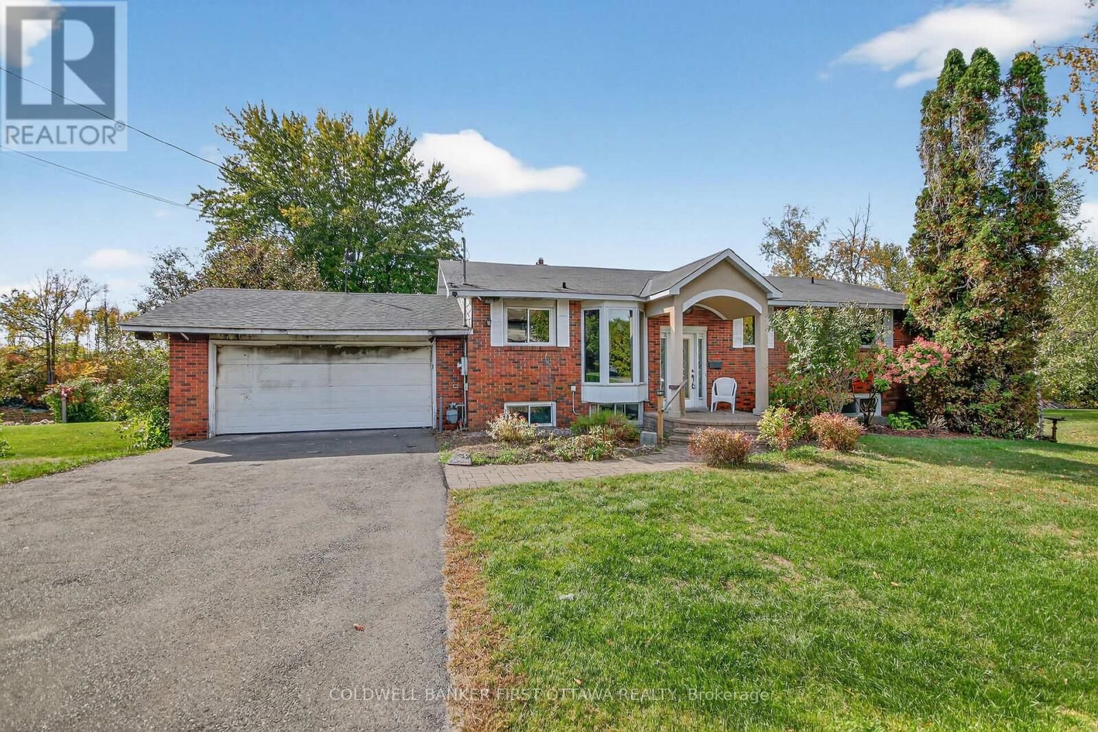 Property Photo:  5228 McLean Crescent  ON K4M 1G2 