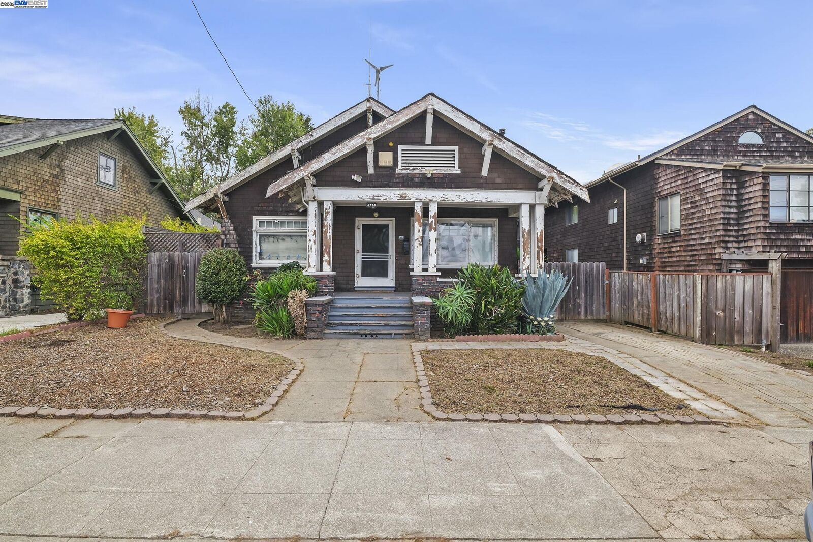 Property Photo: 5726 Claremont Ave CA 94618