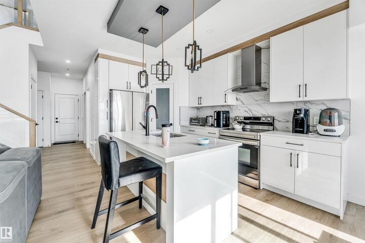 Property Photo: 3911 40 Avenue AB T4X 3B5