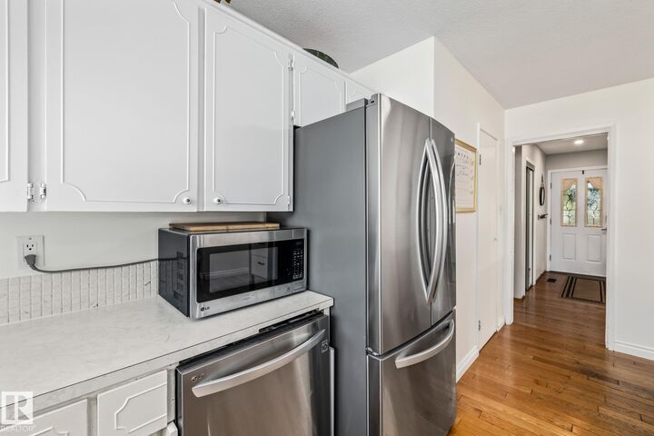 Property Photo:  18 Burnham Avenue  AB T8N 0A7 