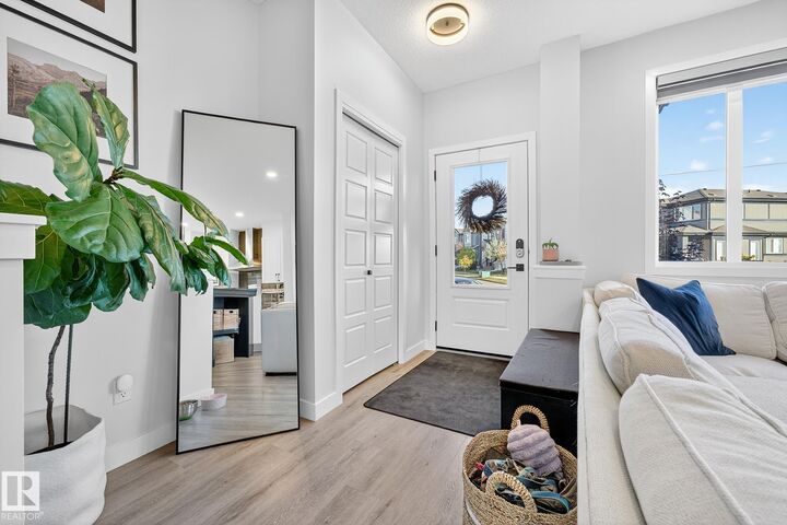 Property Photo:  525 Paterson Way SW  AB T6W 4E2 