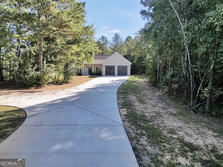 Property Photo: 2637 Birdie Road GA 30223