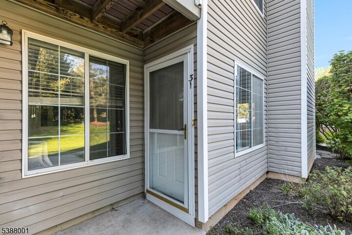 Property Photo:  31 Spruce Court  NJ 07921 