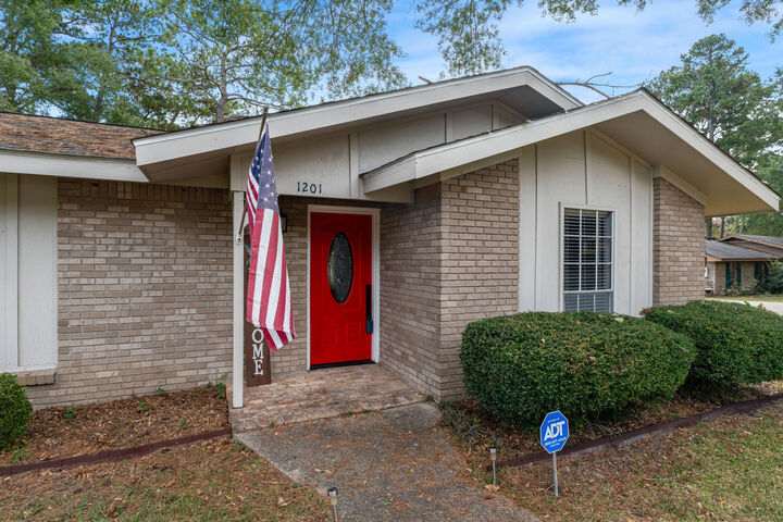 Property Photo:  1201 N 34th Ave.  MS 39401 