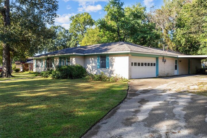 Property Photo:  301 Cunningham Drive  TX 75901 