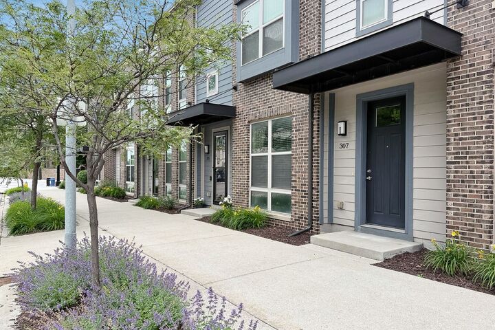 Property Photo:  528 2nd Avenue 307  IA 50309