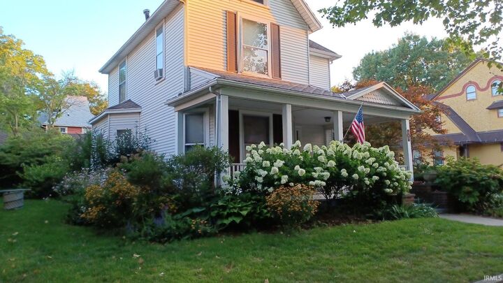 Property Photo:  725 W Charles Street  IN 47305-2233 