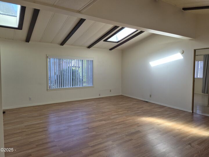 Property Photo:  170 NE 69th Place  OR 97365 