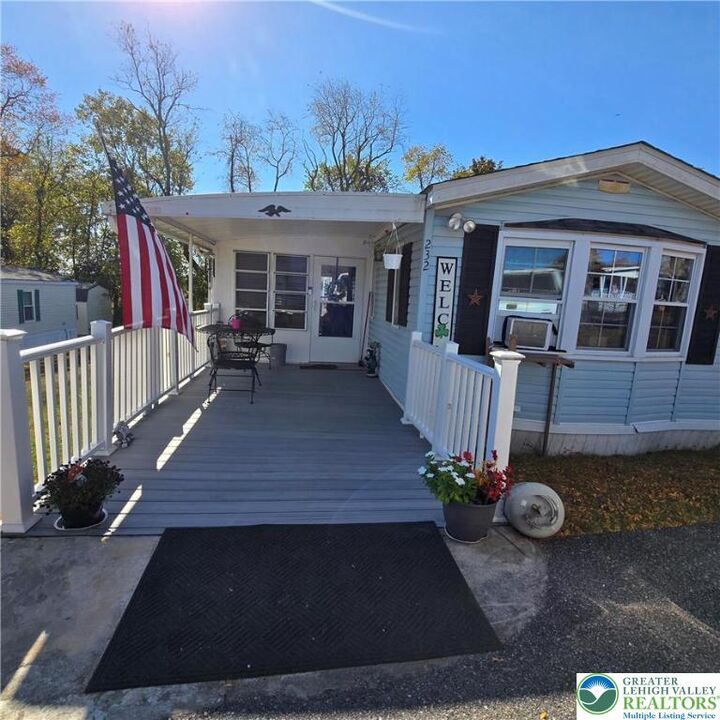 Property Photo:  232 Independence Way  PA 18343 