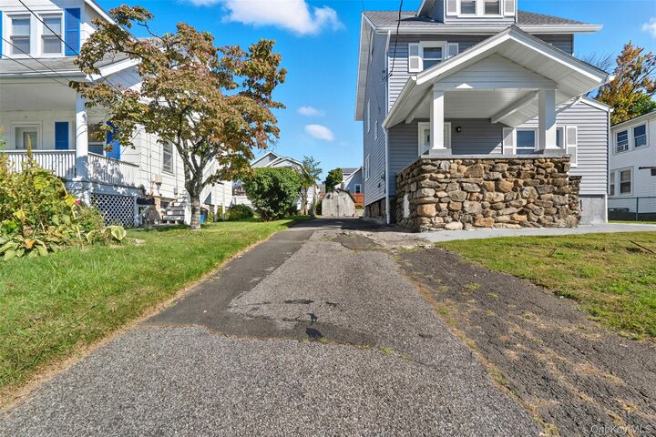 Property Photo:  11 Whittemore Place  NY 10573 