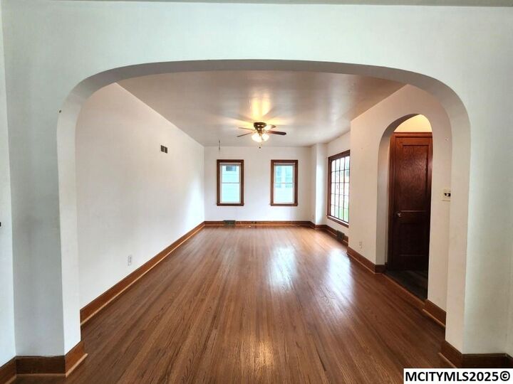 Property Photo:  727 2nd SW  IA 50401