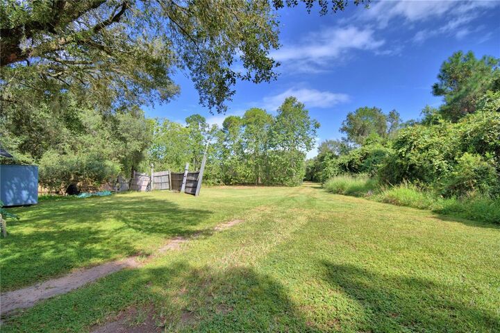 Property Photo:  2595 Huggins Road  FL 33898 