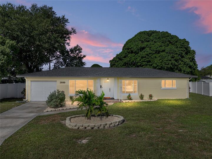 Property Photo: 3889 19th Avenue N FL 33713
