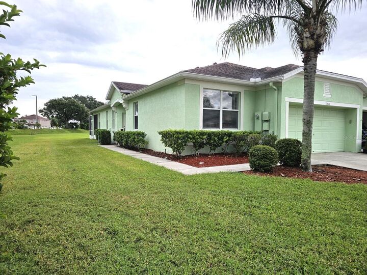 Property Photo:  11406 Captiva Kay Drive  FL 33569 