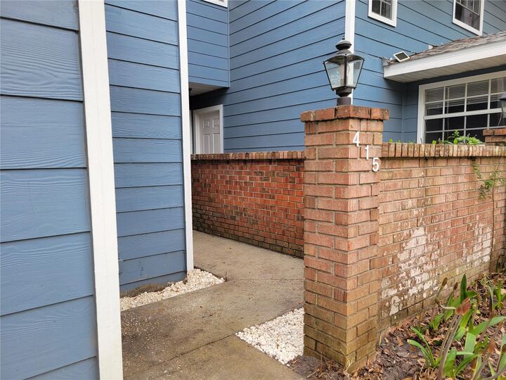 Property Photo:  415 NW 50th Boulevard 415  FL 32607 
