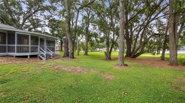 Property Photo:  114 W Osceola Court  FL 34715 