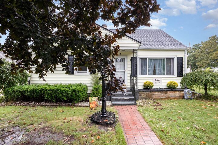 Property Photo:  2209 32nd Street  MI 48708 