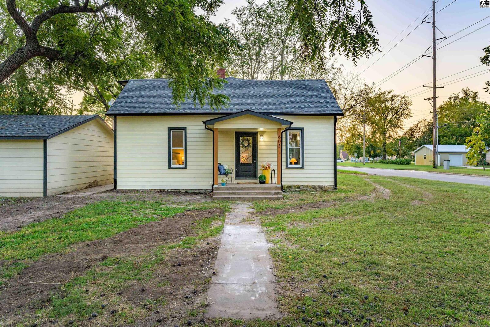 Photo de la propriété:  603 Spruce St  KS 67056-2410 