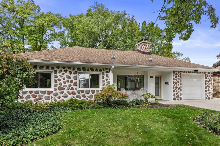 720 Rock Pl  Glendale WI 53209 photo