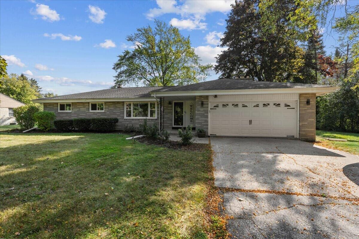 Property Photo: 6549 W Donges Ln WI 53223