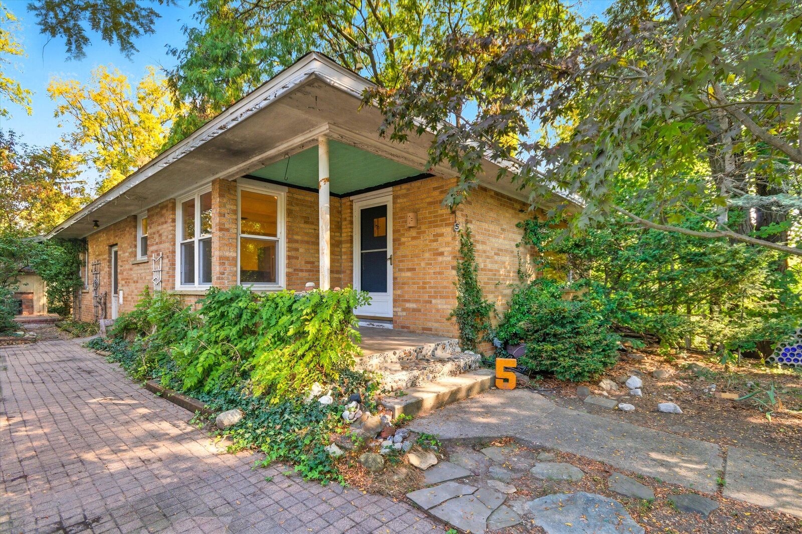 Property Photo:  5 Keppler Court  MI 48103 