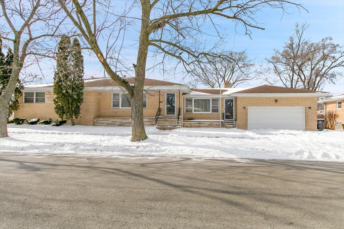 Property Photo:  16560 Greenwood Avenue  IL 60473 