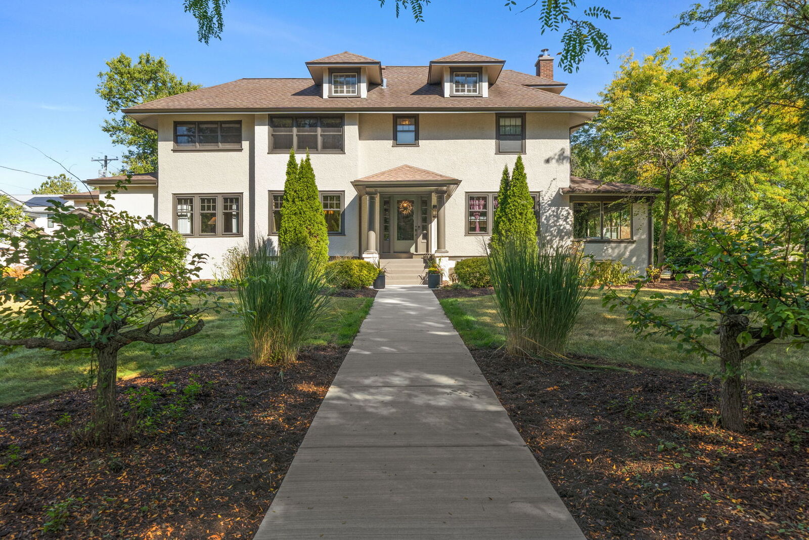 Property Photo:  215 E Elm Avenue  IL 60525 