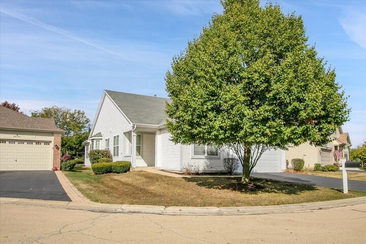 Property Photo:  16012 Carillon Lakes Court  IL 60403 