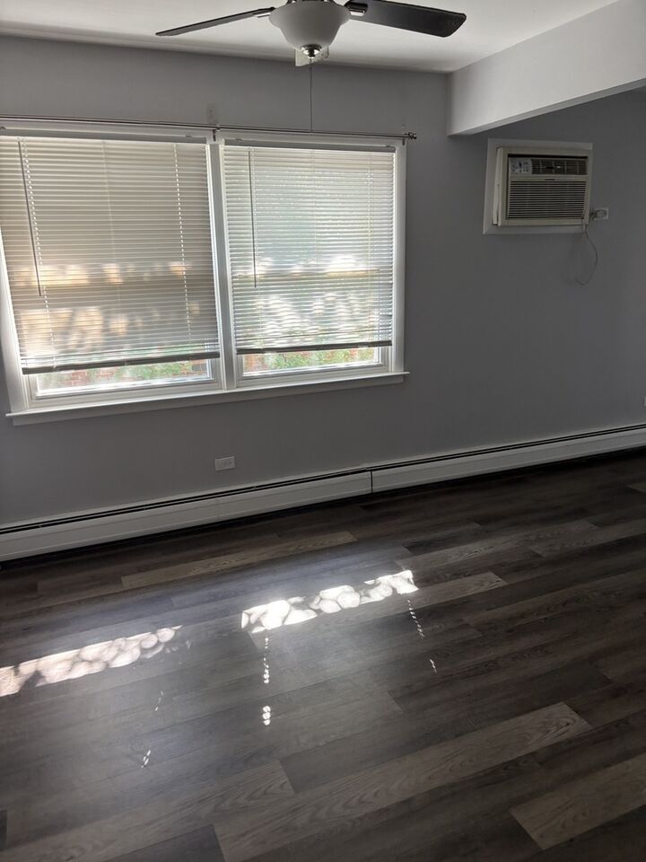 Property Photo:  4521 Maple Avenue 2S  IL 60513 