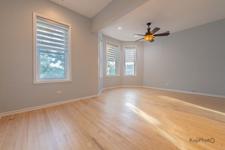 Property Photo: 3328 S Emerald Avenue 3 IL 60616