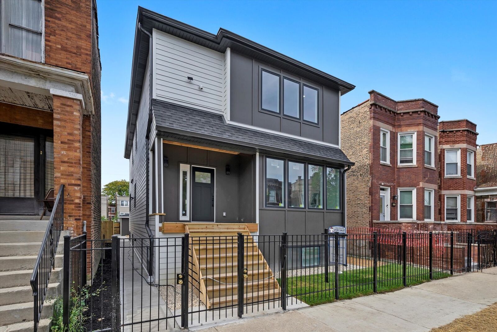 Property Photo:  1030 N Lawndale Avenue  IL 60651 