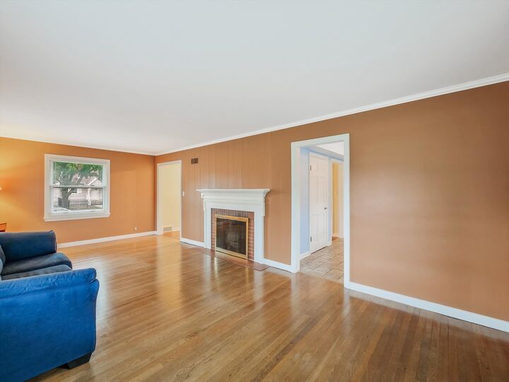 Property Photo:  821 Shuler Street  IL 60123