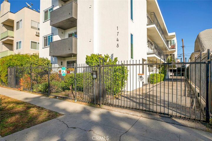 Property Photo:  1748 N Kenmore Avenue 203  CA 90027 