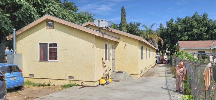 Property Photo: 622 W 91st CA 90044