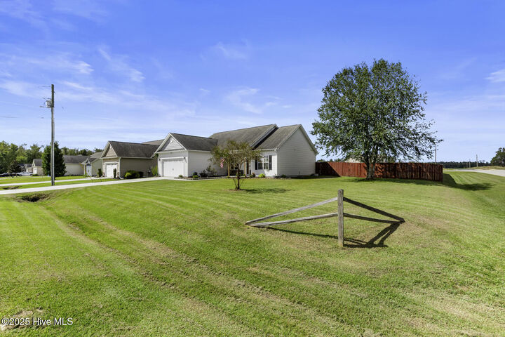 Property Photo: 200 Classy Court NC 28574